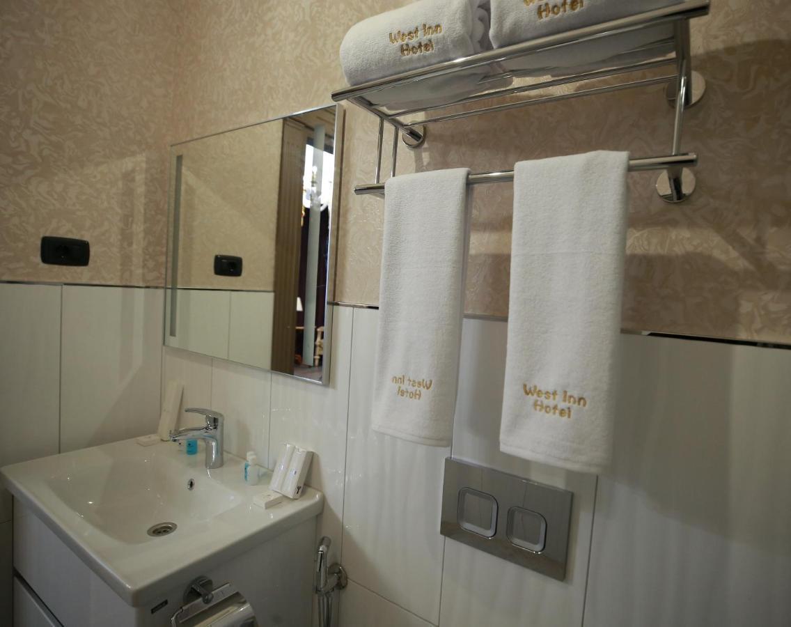 West Inn Hotel & Restaurant Nz บากู ภายนอก รูปภาพ